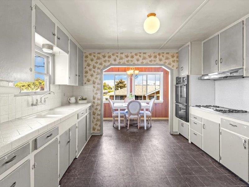 Detail Gallery Image 12 of 36 For 35 Sycamore St, Watsonville,  CA 95076 - 4 Beds | 1/1 Baths
