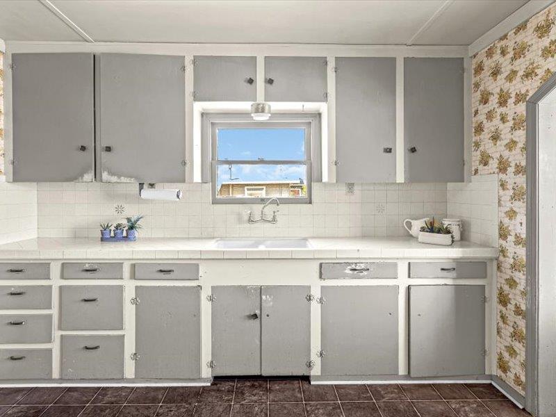 Detail Gallery Image 13 of 36 For 35 Sycamore St, Watsonville,  CA 95076 - 4 Beds | 1/1 Baths