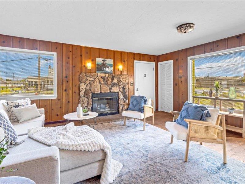 Detail Gallery Image 8 of 36 For 35 Sycamore St, Watsonville,  CA 95076 - 4 Beds | 1/1 Baths