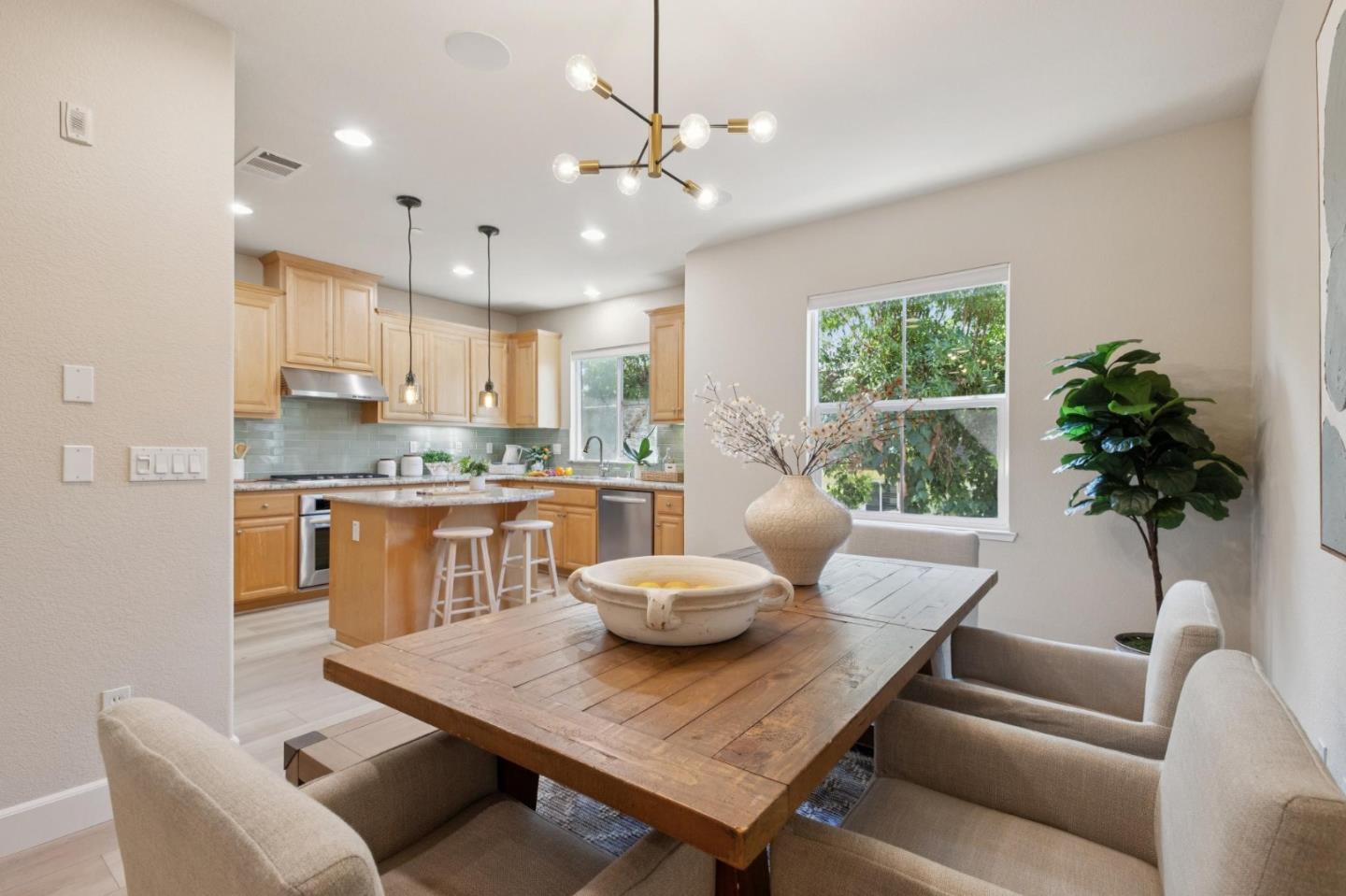 Detail Gallery Image 10 of 45 For 493 Magritte Way, Mountain View,  CA 94041 - 3 Beds | 3/1 Baths