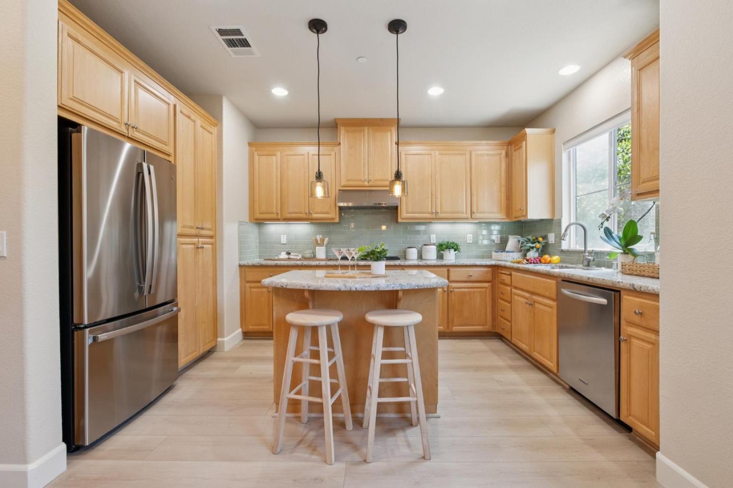 Detail Gallery Image 11 of 45 For 493 Magritte Way, Mountain View,  CA 94041 - 3 Beds | 3/1 Baths
