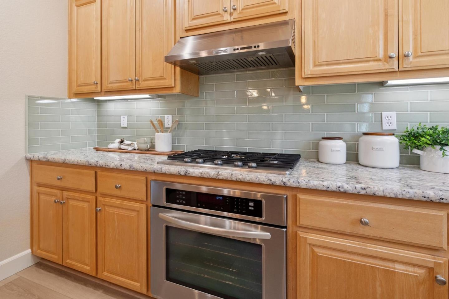 Detail Gallery Image 13 of 45 For 493 Magritte Way, Mountain View,  CA 94041 - 3 Beds | 3/1 Baths