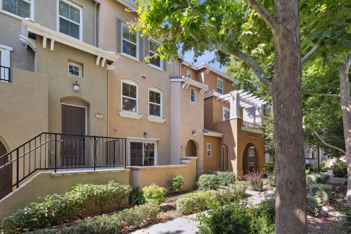 Detail Gallery Image 3 of 45 For 493 Magritte Way, Mountain View,  CA 94041 - 3 Beds | 3/1 Baths