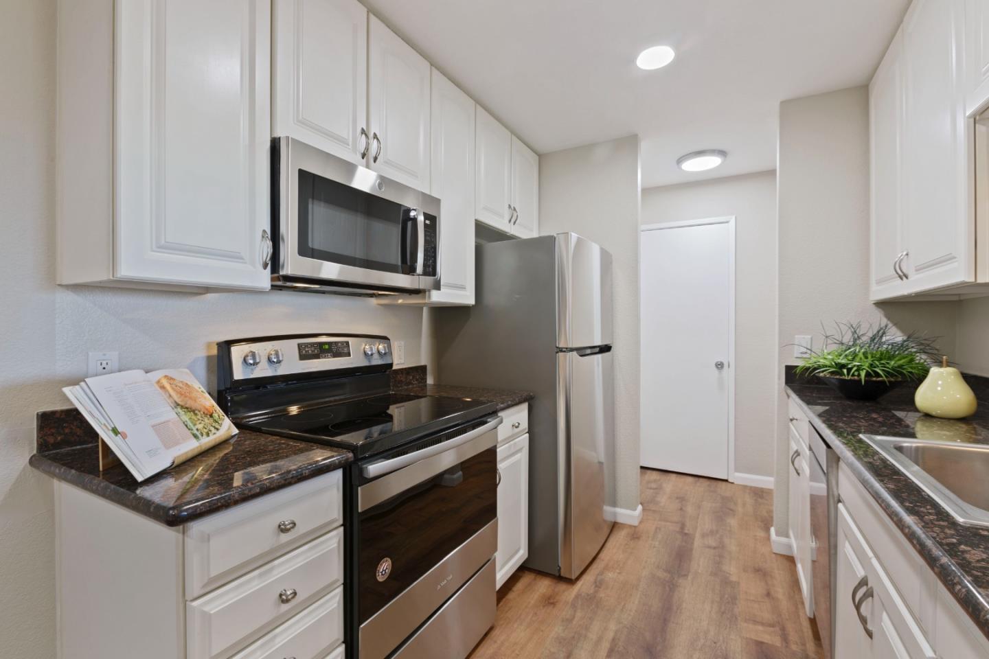 Detail Gallery Image 8 of 38 For 680 Dartmore Ln #259,  Hayward,  CA 94544 - 2 Beds | 2 Baths
