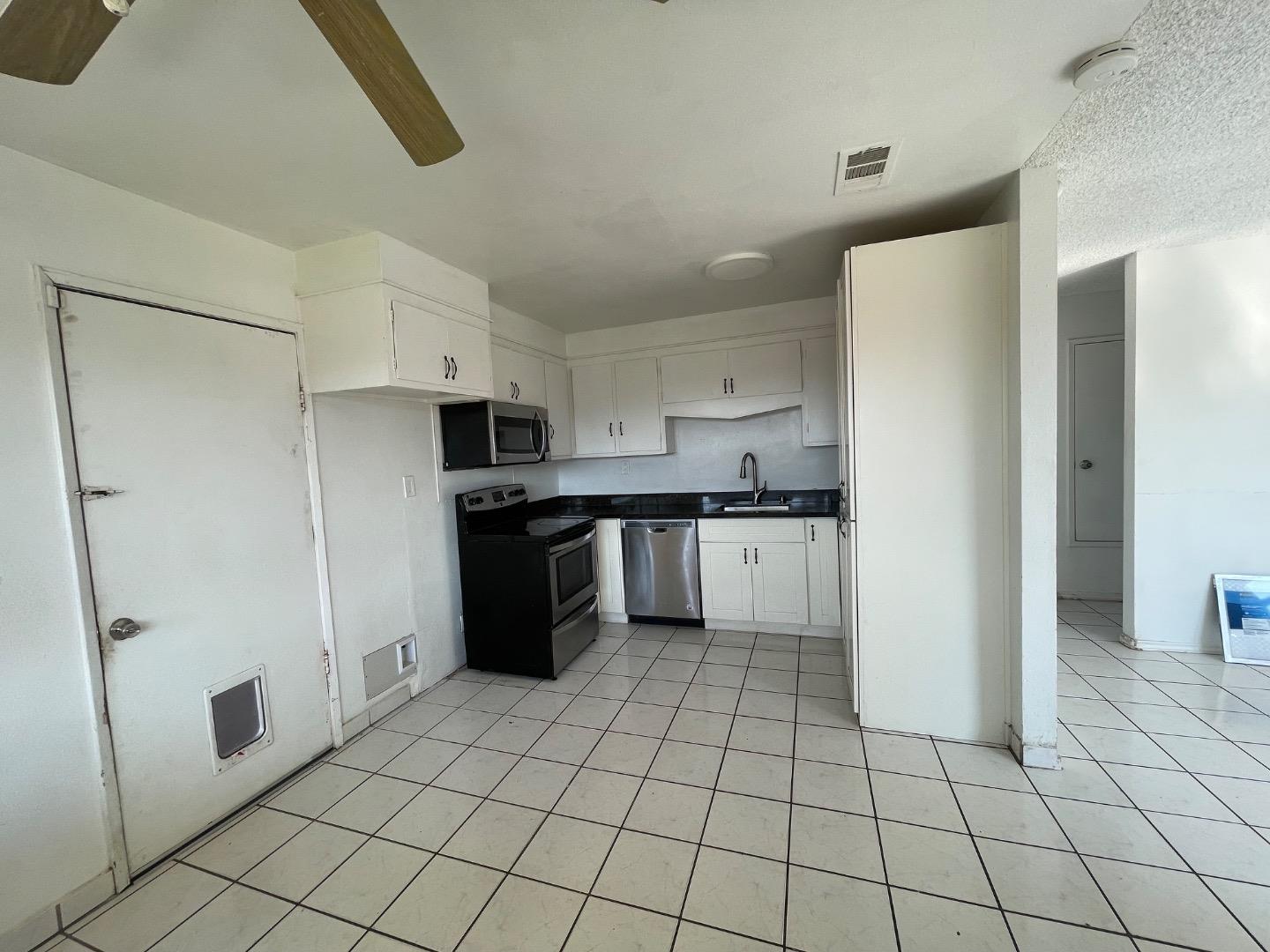 Detail Gallery Image 3 of 8 For 108 Mariposa Ave, Chowchilla,  CA 93610 - 3 Beds | 2 Baths