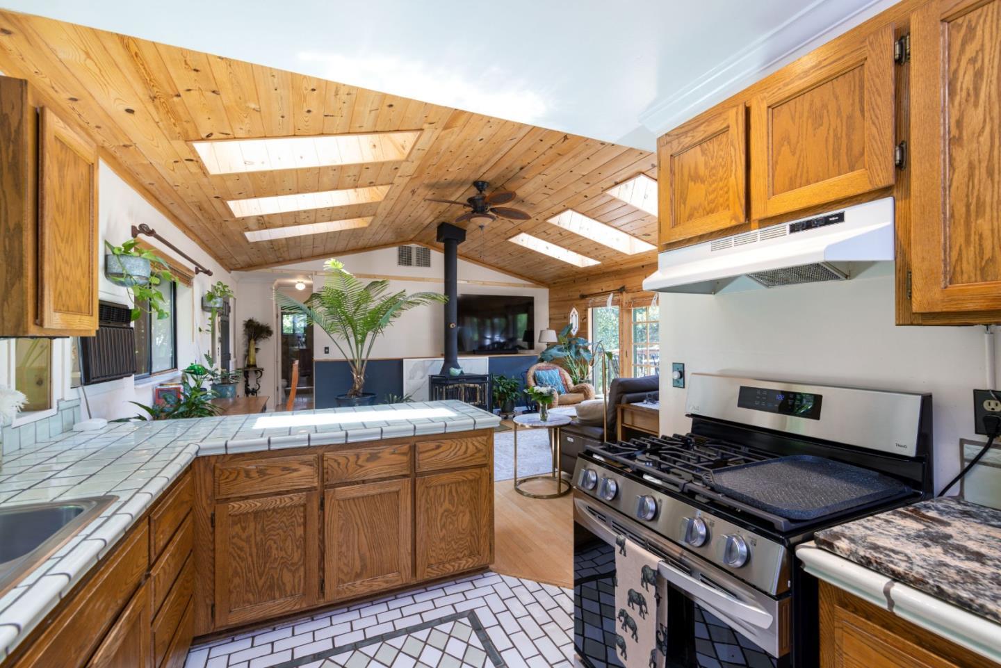 Detail Gallery Image 7 of 41 For 646 Blue Ridge Dr, Boulder Creek,  CA 95006 - 3 Beds | 2 Baths