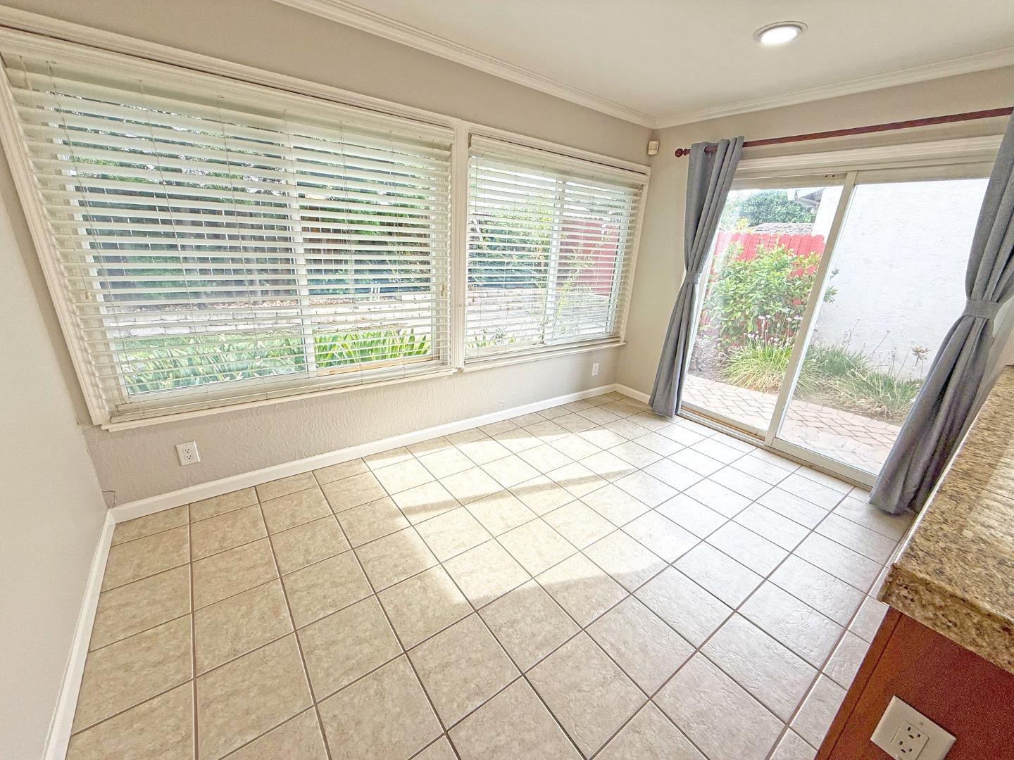 Detail Gallery Image 10 of 27 For 1808 Loch Ness Way, San Jose,  CA 95121 - 3 Beds | 2 Baths