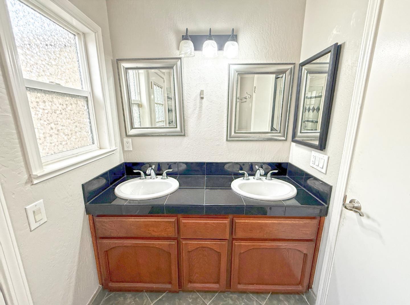 Detail Gallery Image 18 of 27 For 1808 Loch Ness Way, San Jose,  CA 95121 - 3 Beds | 2 Baths
