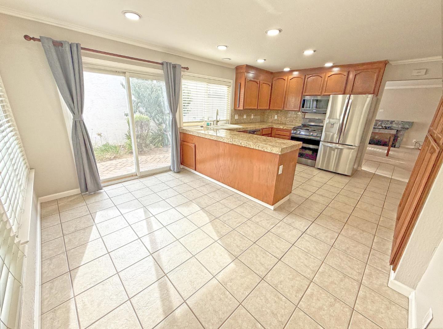 Detail Gallery Image 9 of 27 For 1808 Loch Ness Way, San Jose,  CA 95121 - 3 Beds | 2 Baths