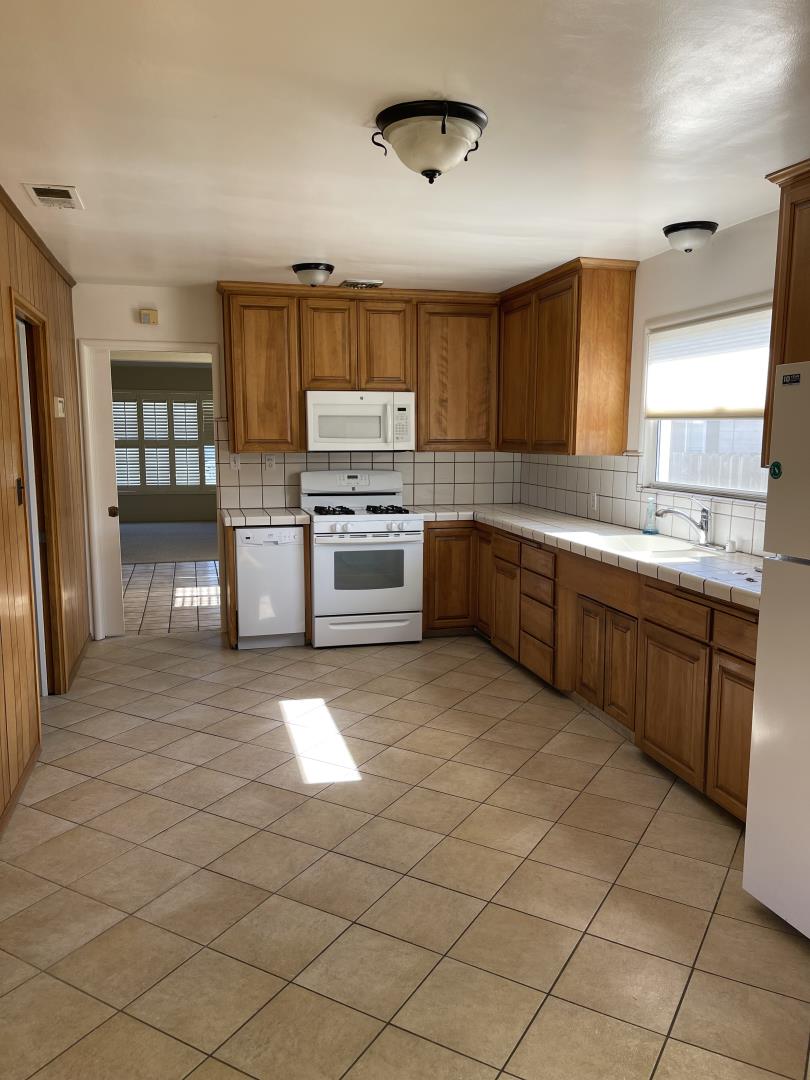 Detail Gallery Image 10 of 26 For 145 Alma St, Watsonville,  CA 95076 - 3 Beds | 1/1 Baths