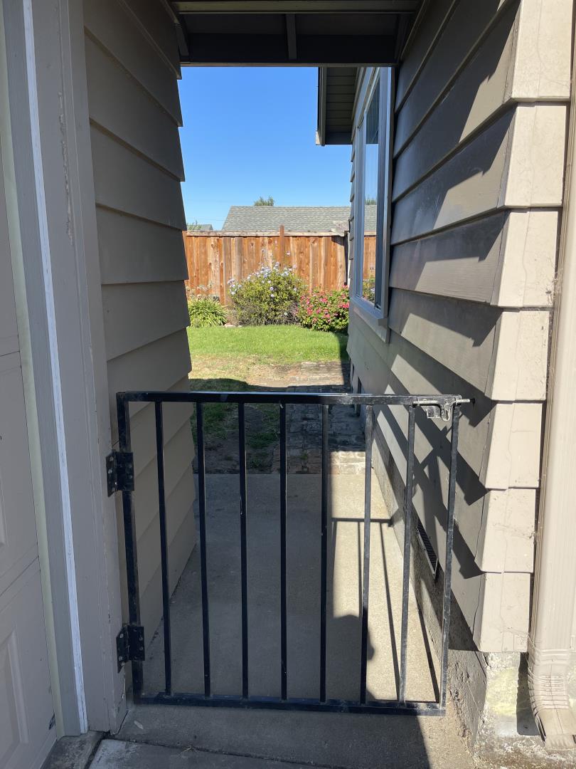 Detail Gallery Image 5 of 26 For 145 Alma St, Watsonville,  CA 95076 - 3 Beds | 1/1 Baths
