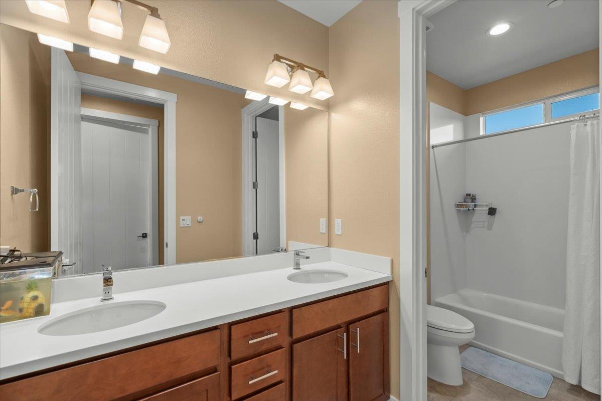 Detail Gallery Image 12 of 21 For 268 Cedar Ct, San Juan Bautista,  CA 95045 - 5 Beds | 3 Baths