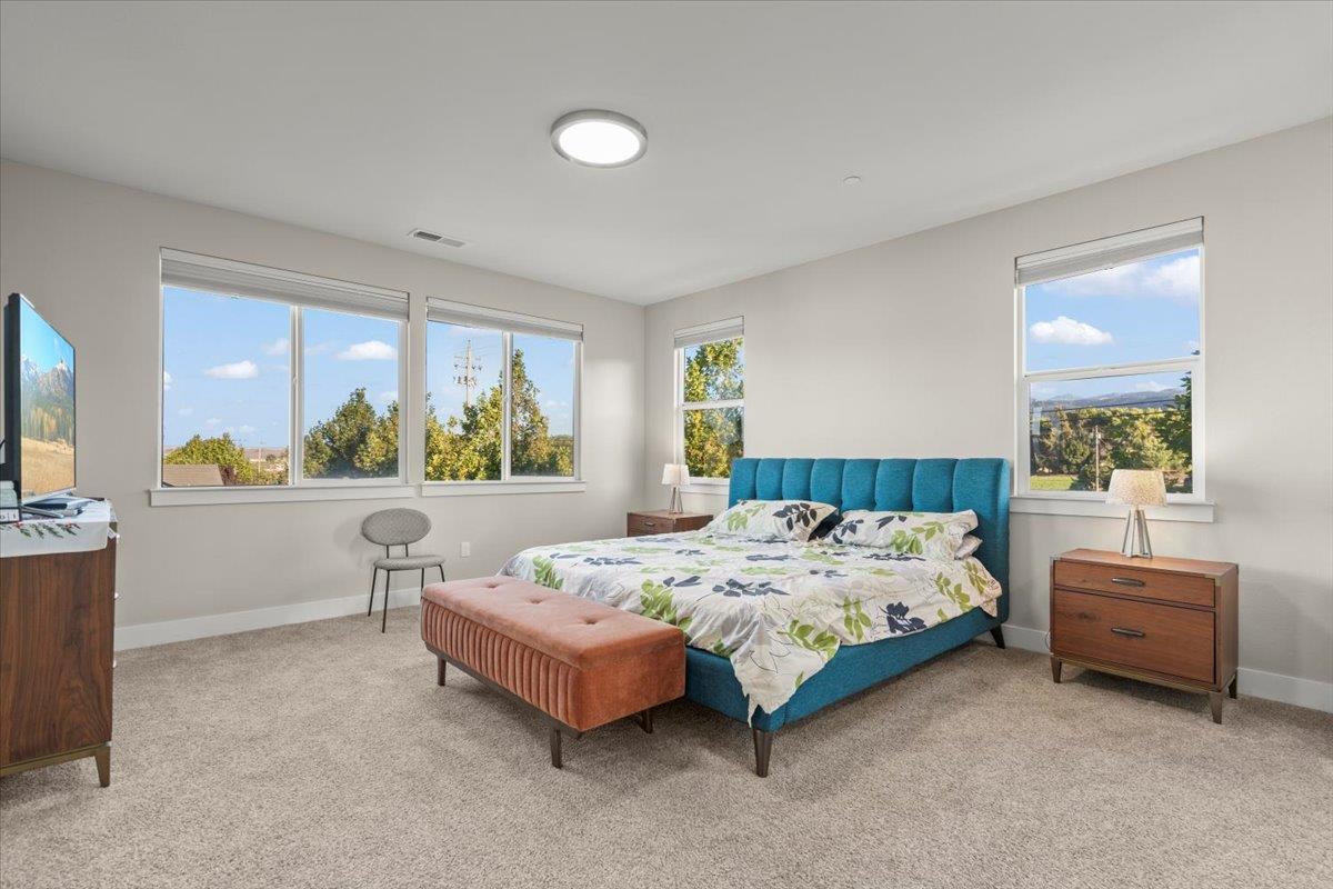 Detail Gallery Image 13 of 21 For 268 Cedar Ct, San Juan Bautista,  CA 95045 - 5 Beds | 3 Baths