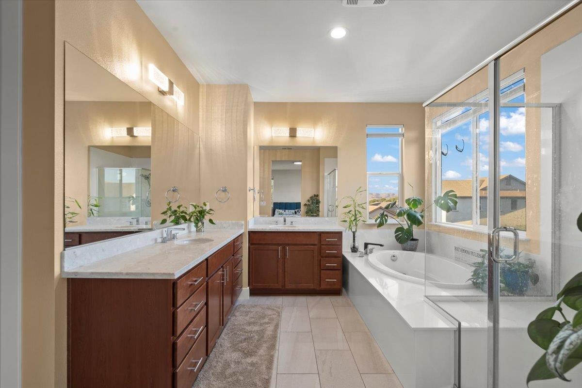 Detail Gallery Image 16 of 21 For 268 Cedar Ct, San Juan Bautista,  CA 95045 - 5 Beds | 3 Baths