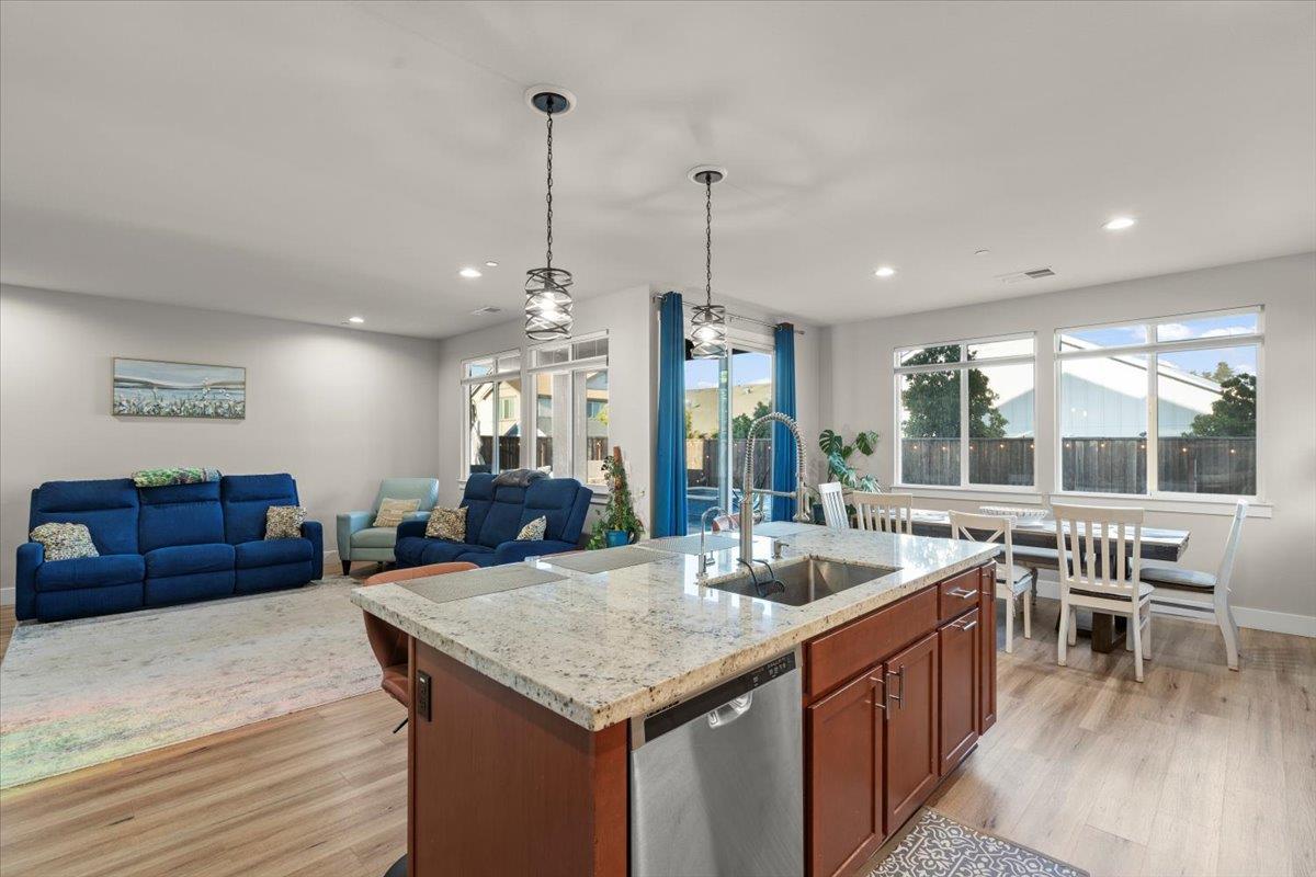 Detail Gallery Image 5 of 21 For 268 Cedar Ct, San Juan Bautista,  CA 95045 - 5 Beds | 3 Baths