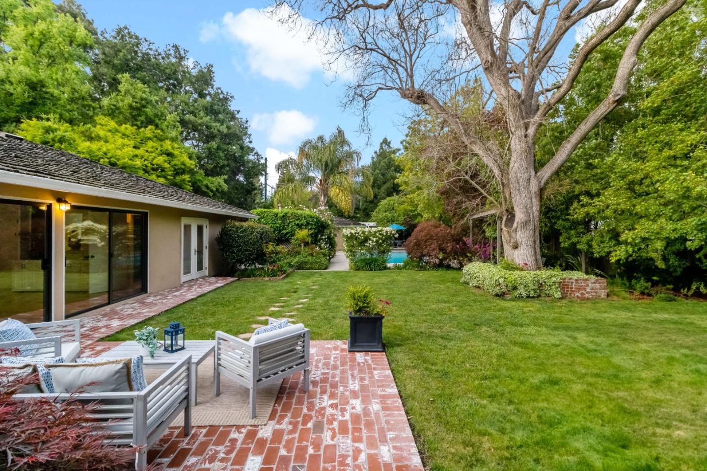 Detail Gallery Image 33 of 51 For 97 Snowden Ave, Atherton,  CA 94027 - 3 Beds | 2 Baths