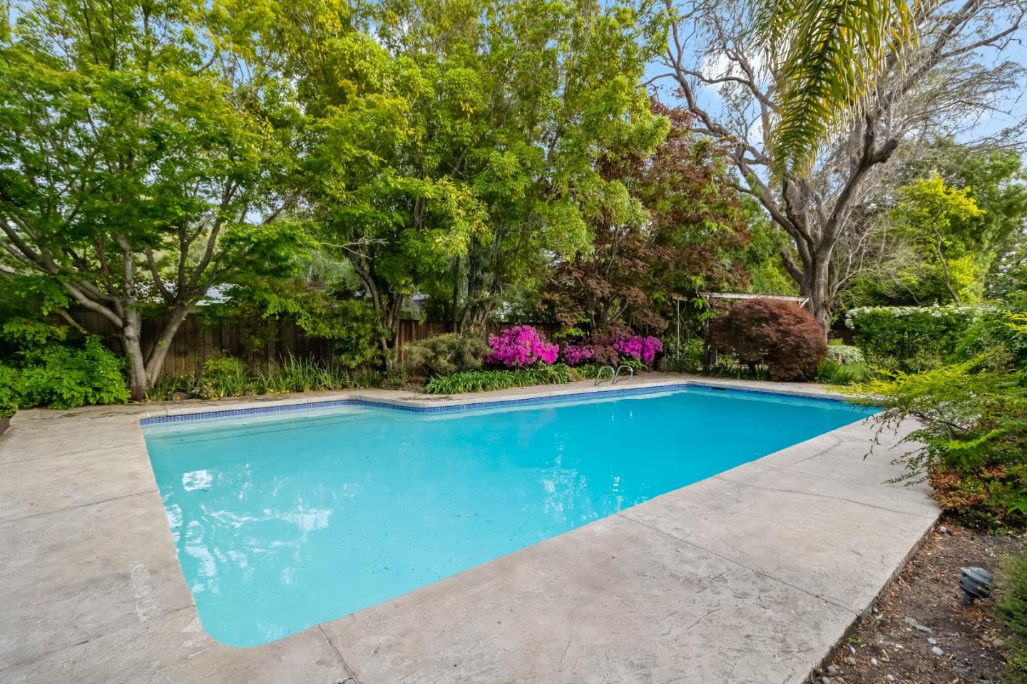 Detail Gallery Image 35 of 51 For 97 Snowden Ave, Atherton,  CA 94027 - 3 Beds | 2 Baths