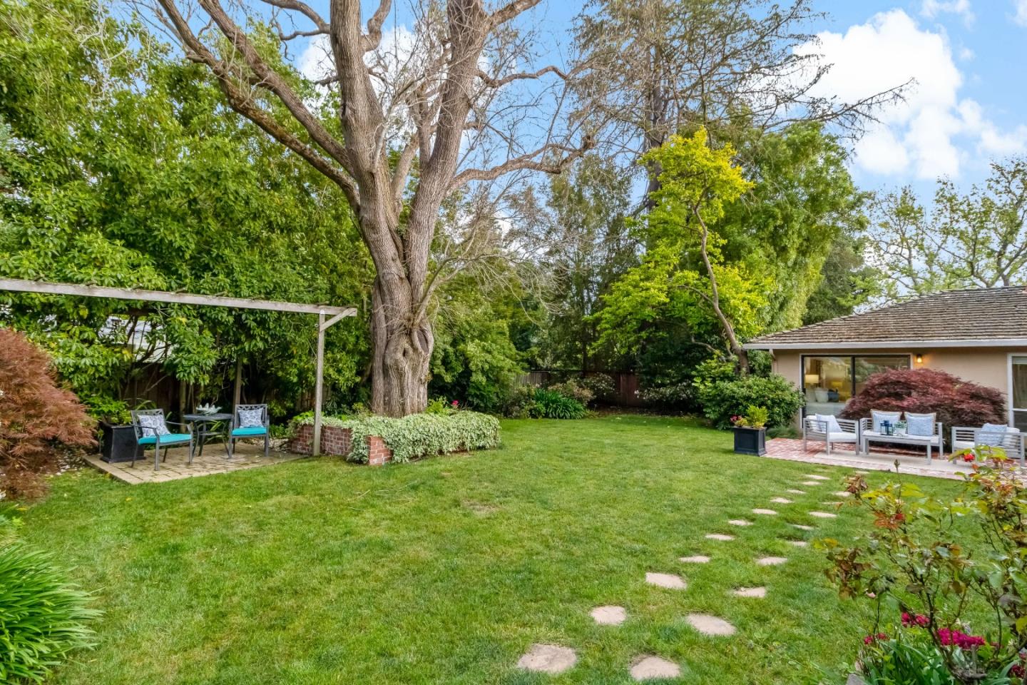 Detail Gallery Image 37 of 51 For 97 Snowden Ave, Atherton,  CA 94027 - 3 Beds | 2 Baths