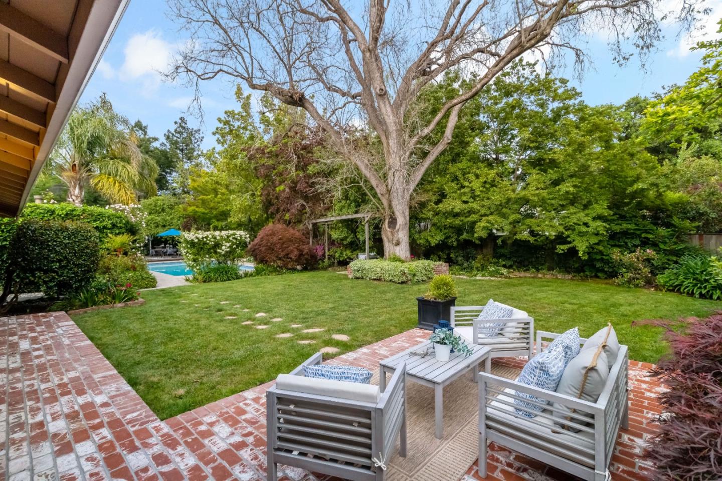 Detail Gallery Image 38 of 51 For 97 Snowden Ave, Atherton,  CA 94027 - 3 Beds | 2 Baths