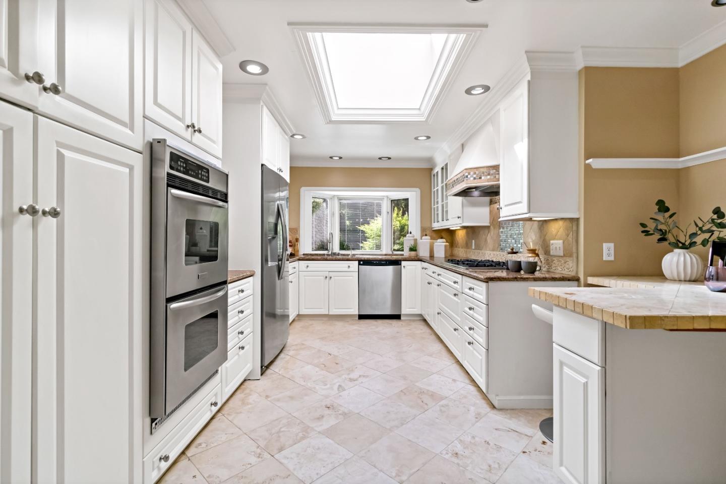 Detail Gallery Image 8 of 51 For 97 Snowden Ave, Atherton,  CA 94027 - 3 Beds | 2 Baths