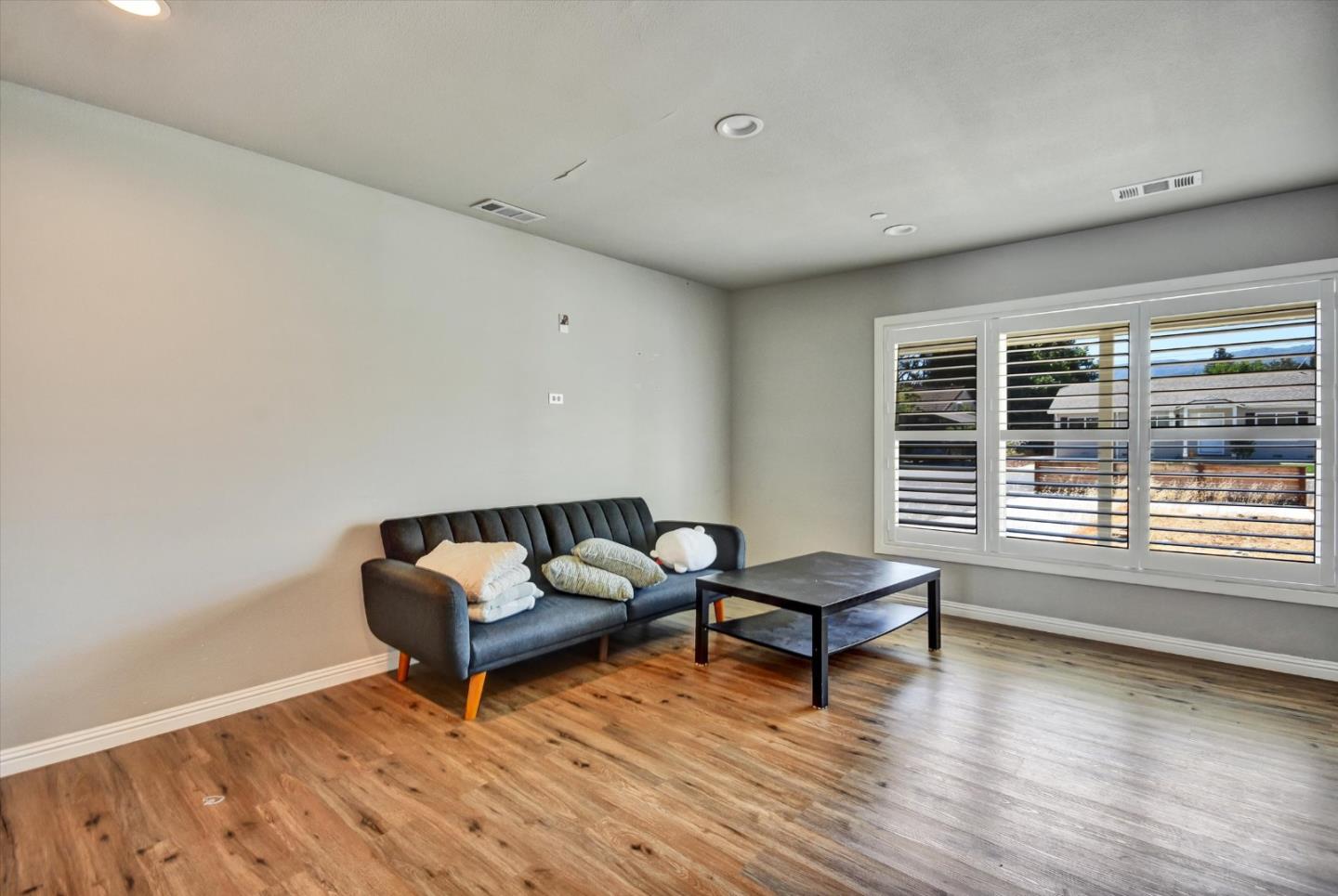 Detail Gallery Image 10 of 27 For 15107 Woodard Rd, San Jose,  CA 95124 - 3 Beds | 2 Baths