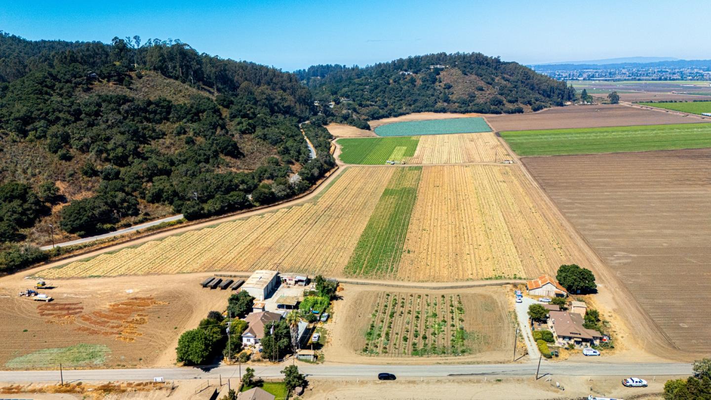 Detail Gallery Image 12 of 33 For 120 San Miguel Canyon Rd, Salinas,  CA 93901 - 4 Beds | 1/1 Baths