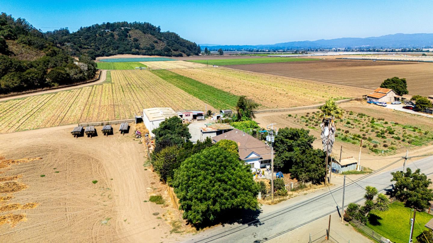Detail Gallery Image 17 of 33 For 120 San Miguel Canyon Rd, Salinas,  CA 93901 - 4 Beds | 1/1 Baths