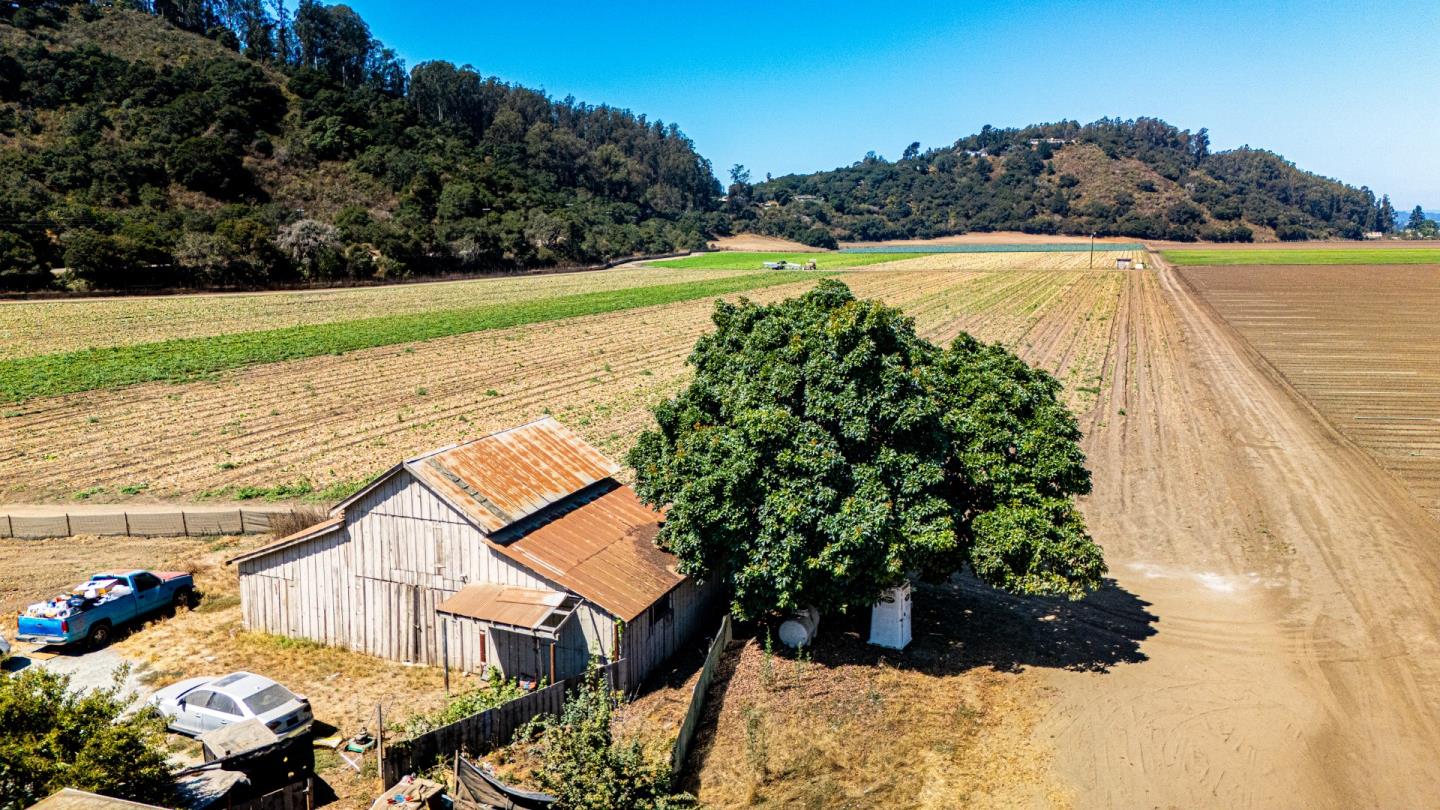 Detail Gallery Image 9 of 33 For 120 San Miguel Canyon Rd, Salinas,  CA 93901 - 4 Beds | 1/1 Baths