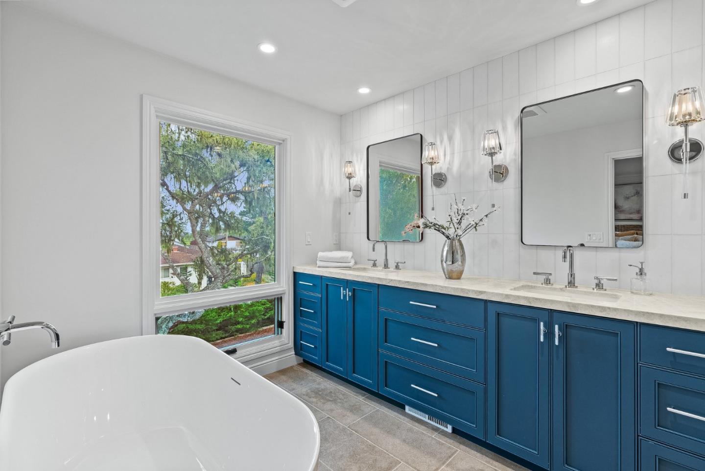 Detail Gallery Image 18 of 37 For 1025 Sombrero Rd, Pebble Beach,  CA 93953 - 4 Beds | 3 Baths