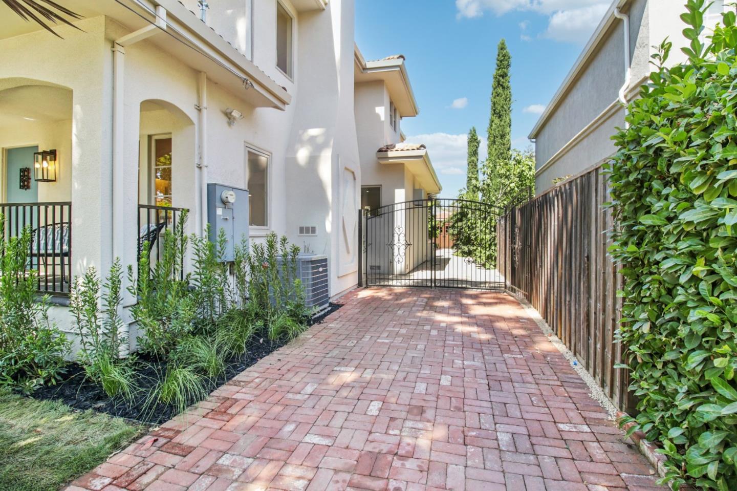 Detail Gallery Image 5 of 83 For 274 Princeton Rd, Menlo Park,  CA 94025 - 4 Beds | 3 Baths