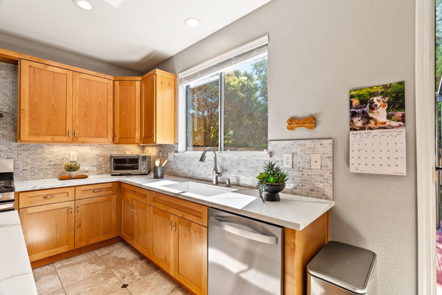 Detail Gallery Image 15 of 48 For 49 Monterey Vista Dr, Watsonville,  CA 95076 - 4 Beds | 2/1 Baths