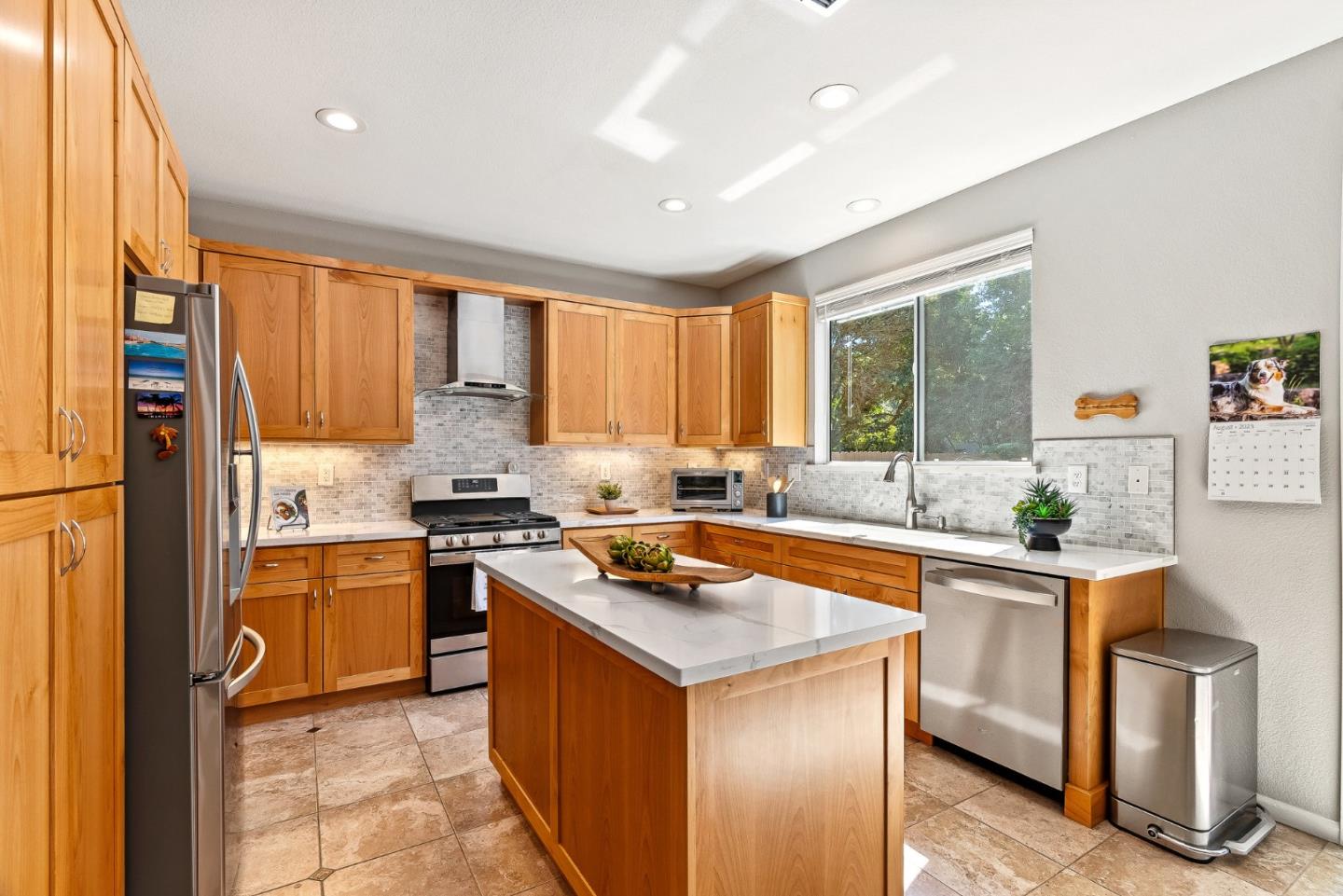 Detail Gallery Image 4 of 48 For 49 Monterey Vista Dr, Watsonville,  CA 95076 - 4 Beds | 2/1 Baths