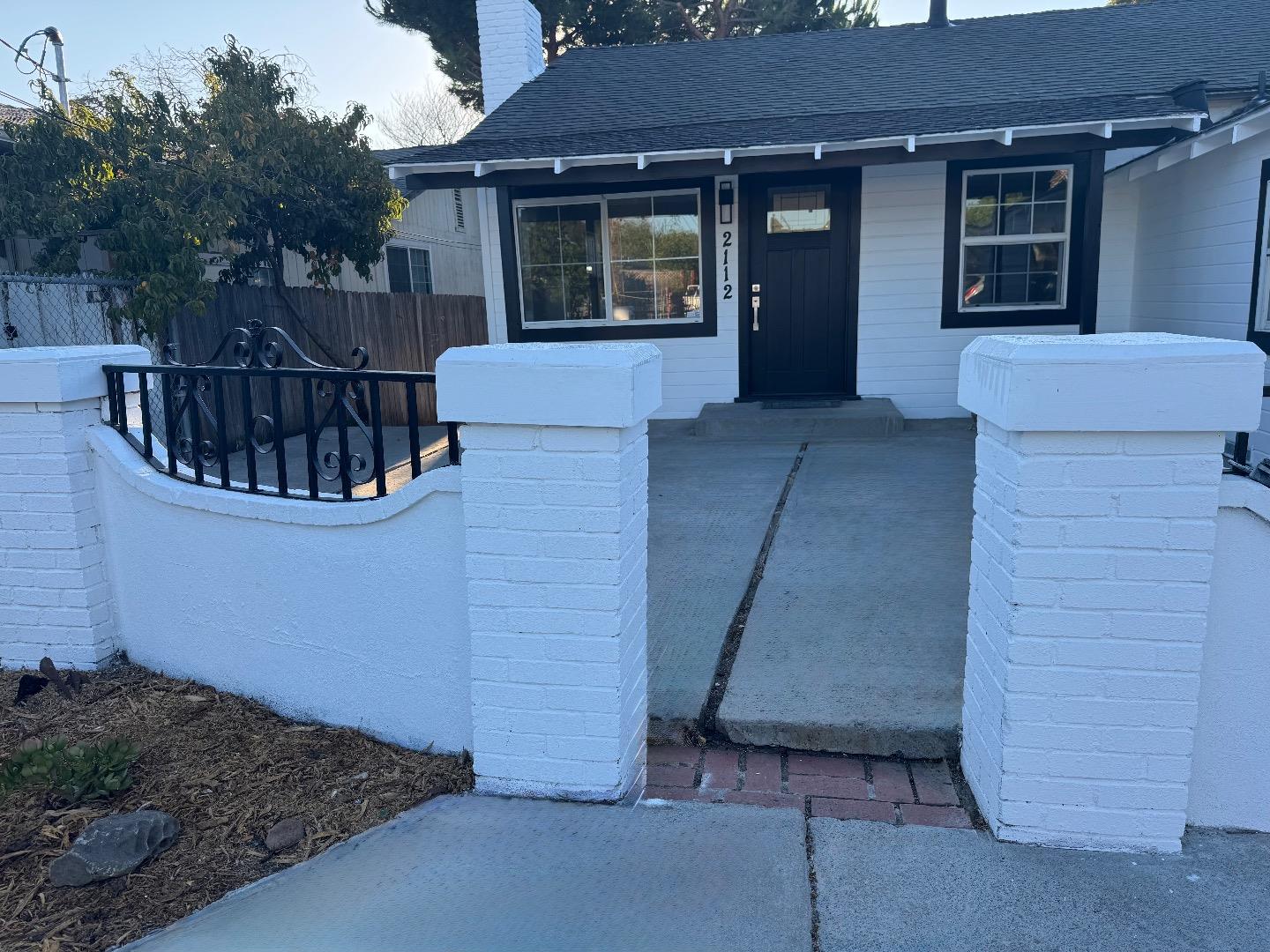 Detail Gallery Image 2 of 55 For 2112 Lincoln St, East Palo Alto,  CA 94303 - 2 Beds | 1 Baths