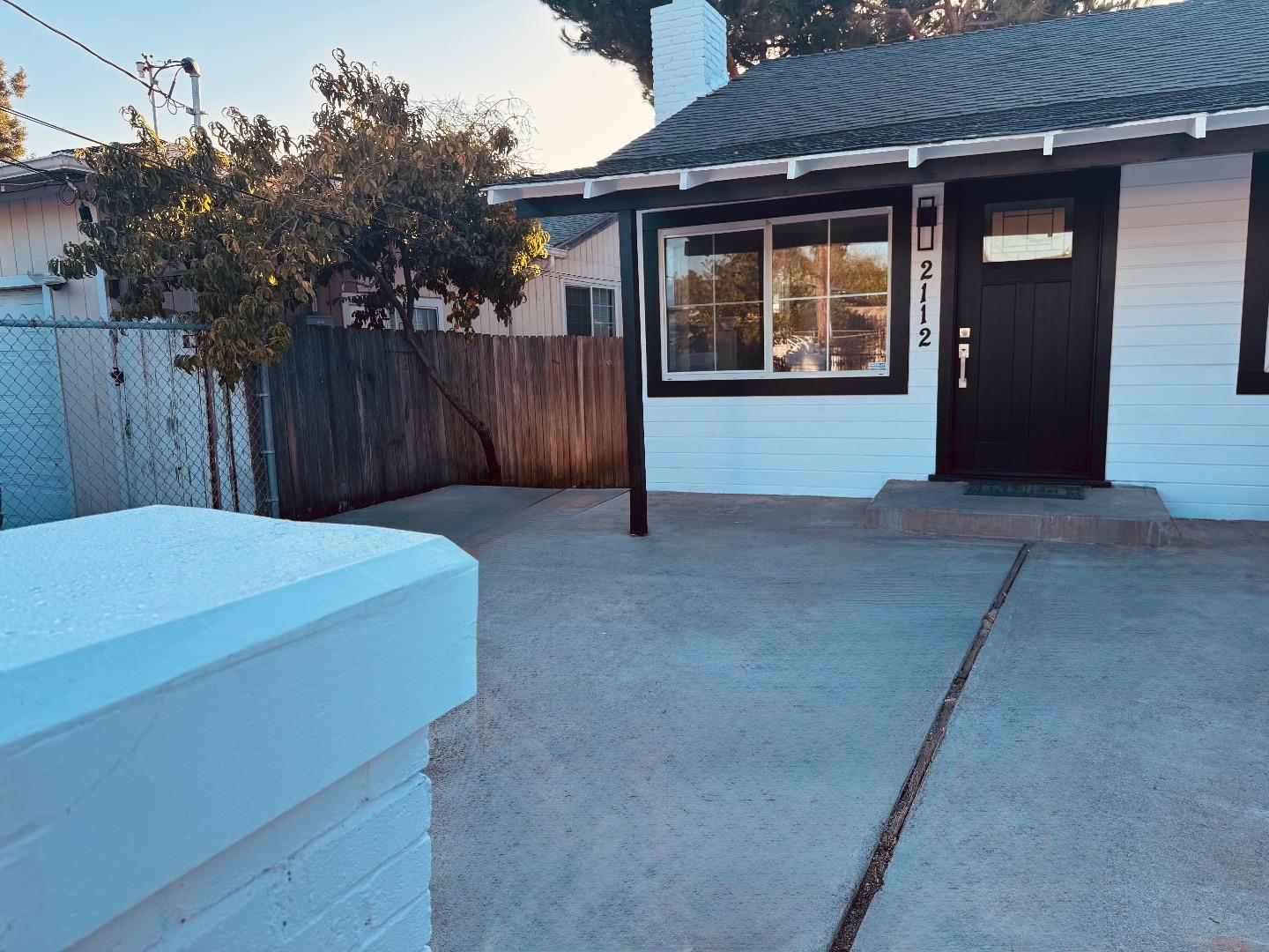 Detail Gallery Image 4 of 55 For 2112 Lincoln St, East Palo Alto,  CA 94303 - 2 Beds | 1 Baths