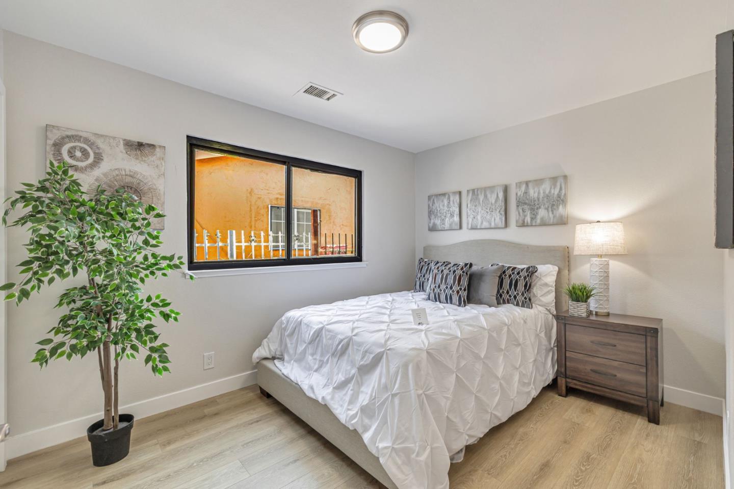Detail Gallery Image 12 of 20 For 1944 S King Rd, San Jose,  CA 95122 - 4 Beds | 2 Baths