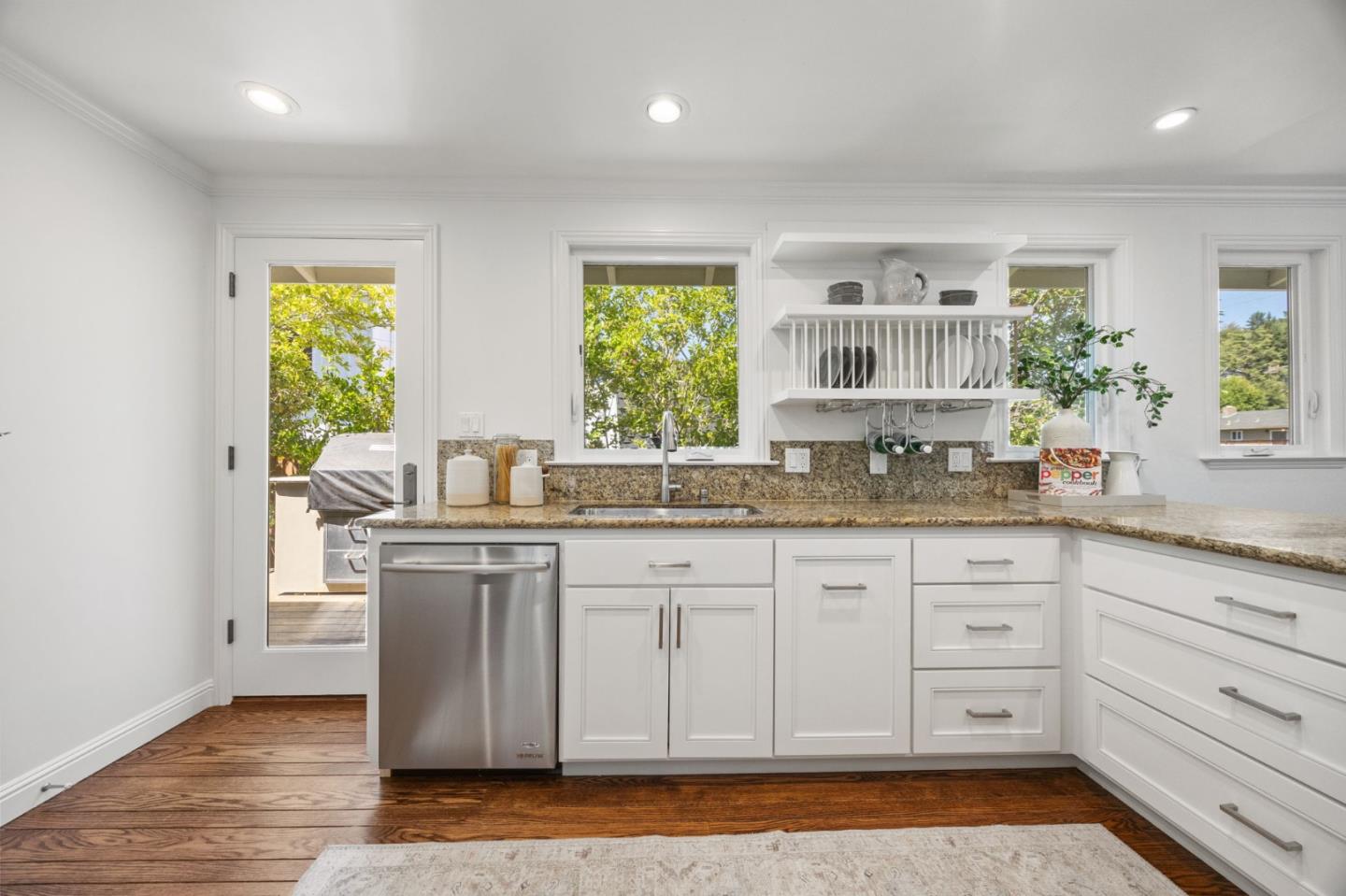 Detail Gallery Image 5 of 22 For 236 Windsor Dr, San Carlos,  CA 94070 - 3 Beds | 2 Baths