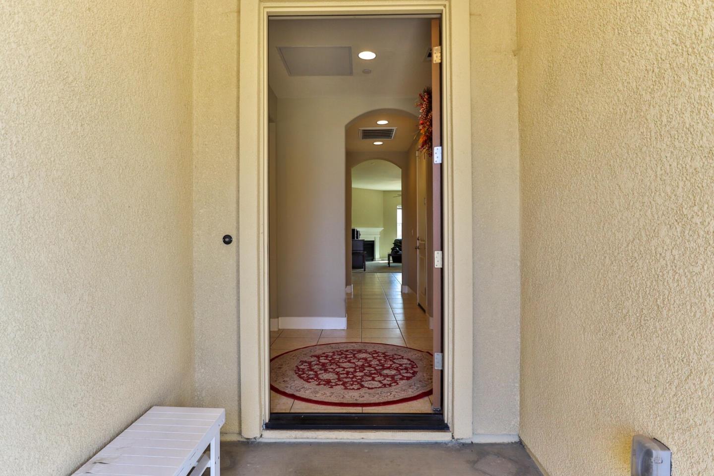 Detail Gallery Image 4 of 31 For 1549 Foxtail Ct, Hollister,  CA 95023 - 3 Beds | 2 Baths