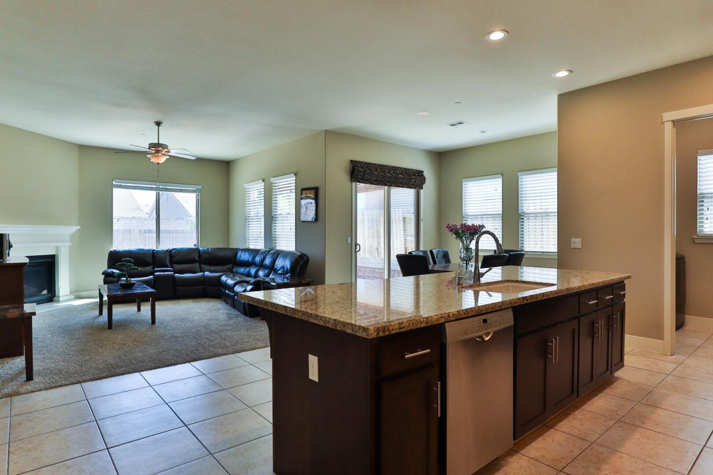 Detail Gallery Image 6 of 31 For 1549 Foxtail Ct, Hollister,  CA 95023 - 3 Beds | 2 Baths