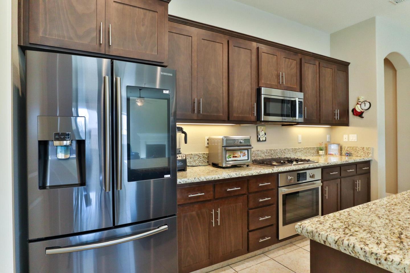 Detail Gallery Image 8 of 31 For 1549 Foxtail Ct, Hollister,  CA 95023 - 3 Beds | 2 Baths