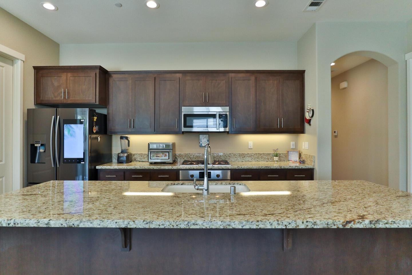 Detail Gallery Image 9 of 31 For 1549 Foxtail Ct, Hollister,  CA 95023 - 3 Beds | 2 Baths