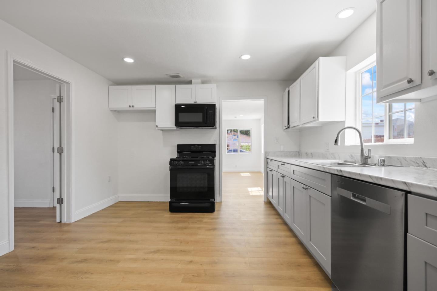 Detail Gallery Image 2 of 21 For 1257 Sunnyside Ave, Stockton,  CA 95205 - 3 Beds | 1 Baths