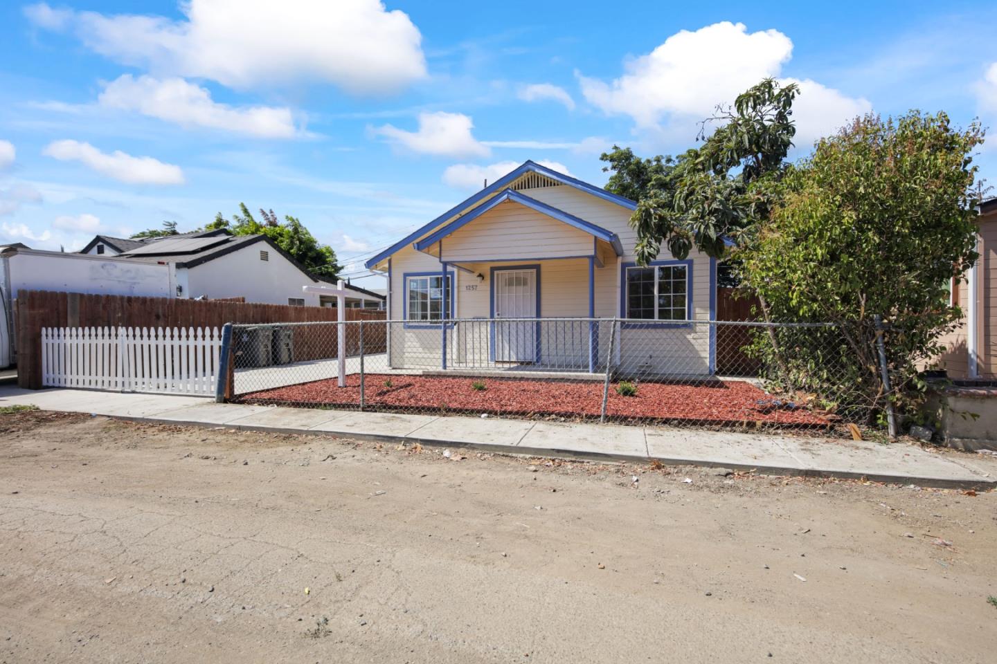 Detail Gallery Image 4 of 21 For 1257 Sunnyside Ave, Stockton,  CA 95205 - 3 Beds | 1 Baths