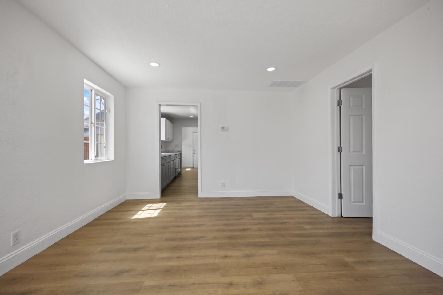 Detail Gallery Image 6 of 21 For 1257 Sunnyside Ave, Stockton,  CA 95205 - 3 Beds | 1 Baths