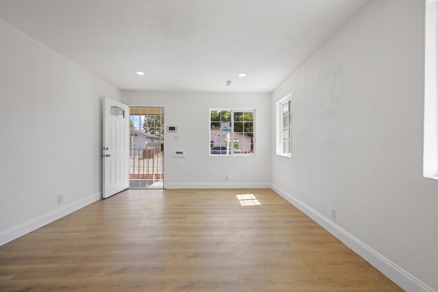 Detail Gallery Image 8 of 21 For 1257 Sunnyside Ave, Stockton,  CA 95205 - 3 Beds | 1 Baths