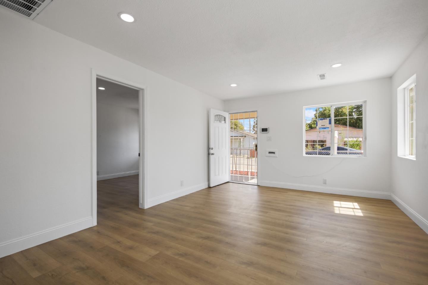 Detail Gallery Image 9 of 21 For 1257 Sunnyside Ave, Stockton,  CA 95205 - 3 Beds | 1 Baths