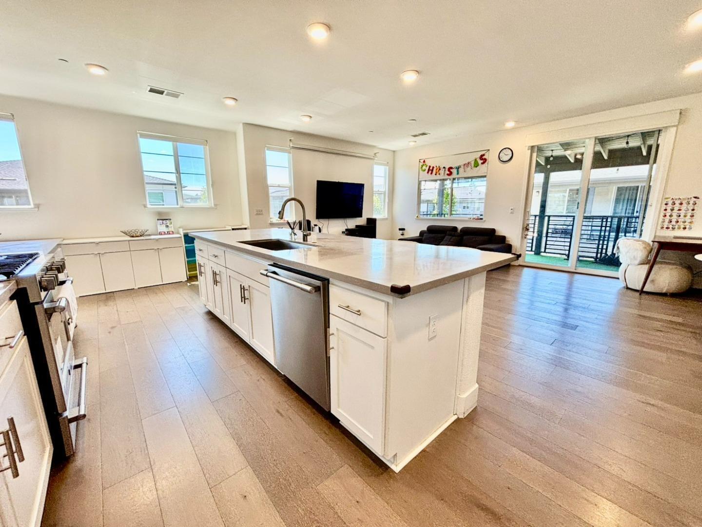 Detail Gallery Image 10 of 25 For 29464 Urbia Way, Hayward,  CA 94544 - 2 Beds | 2 Baths