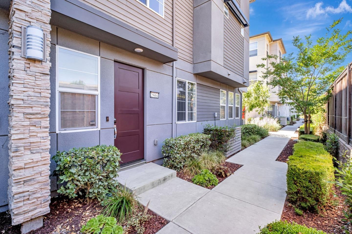 Detail Gallery Image 4 of 25 For 29464 Urbia Way, Hayward,  CA 94544 - 2 Beds | 2 Baths