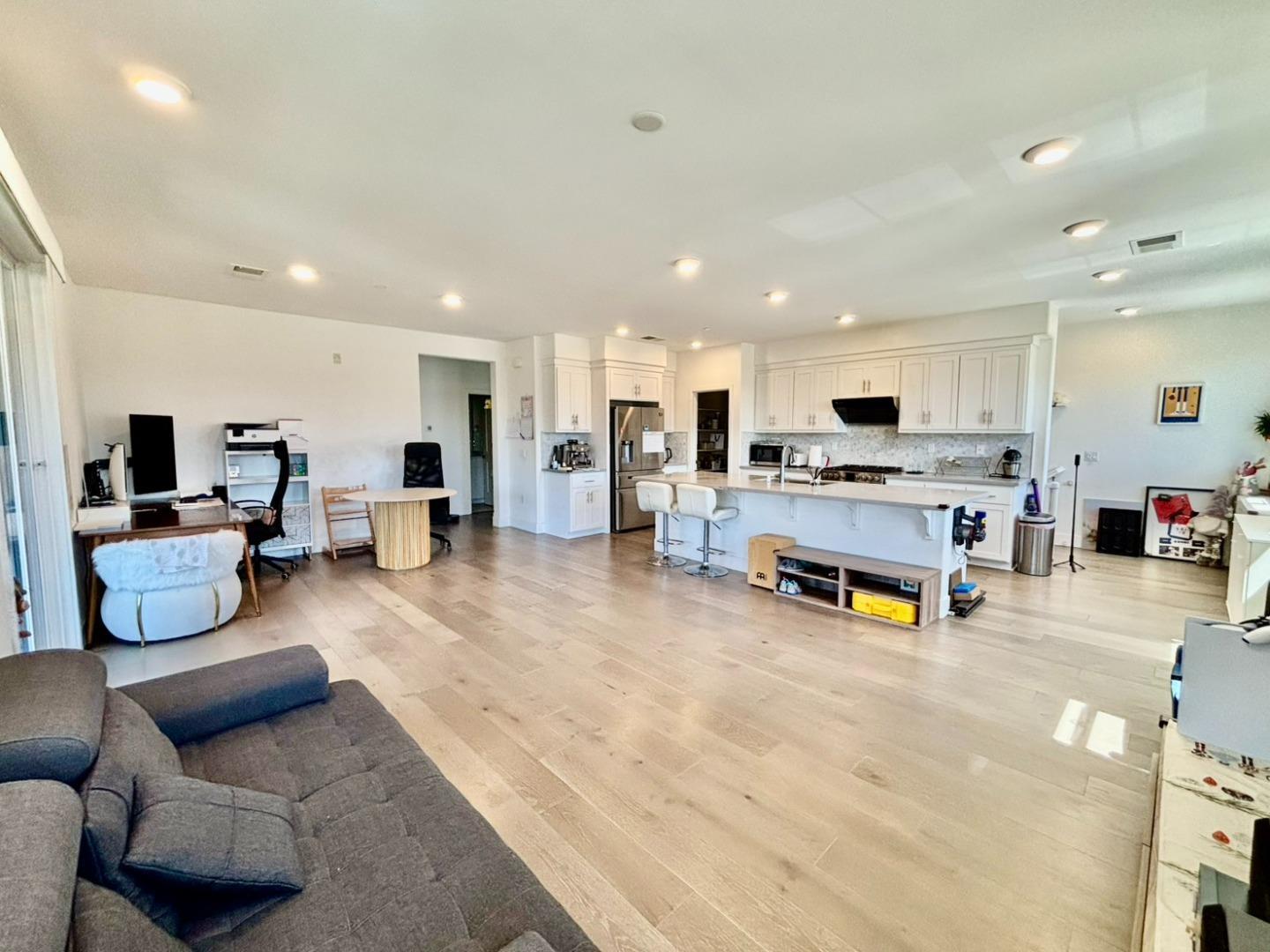 Detail Gallery Image 9 of 25 For 29464 Urbia Way, Hayward,  CA 94544 - 2 Beds | 2 Baths