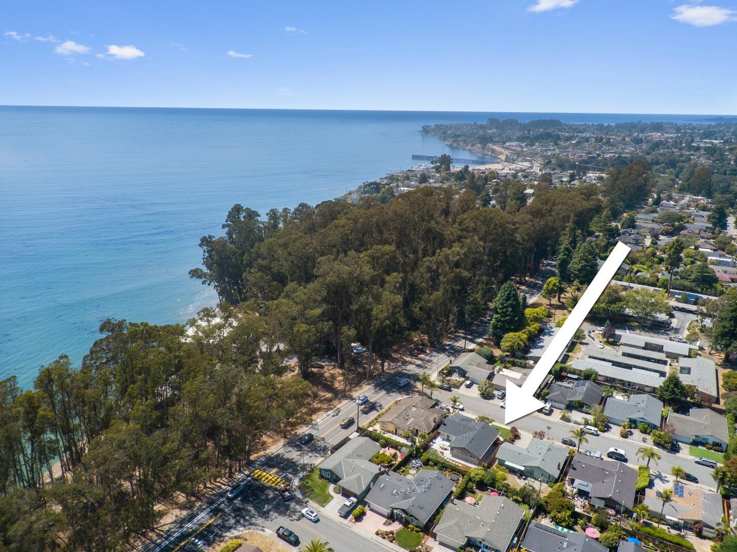 Detail Gallery Image 3 of 44 For 106 Wesley St, Capitola,  CA 95010 - 3 Beds | 2 Baths