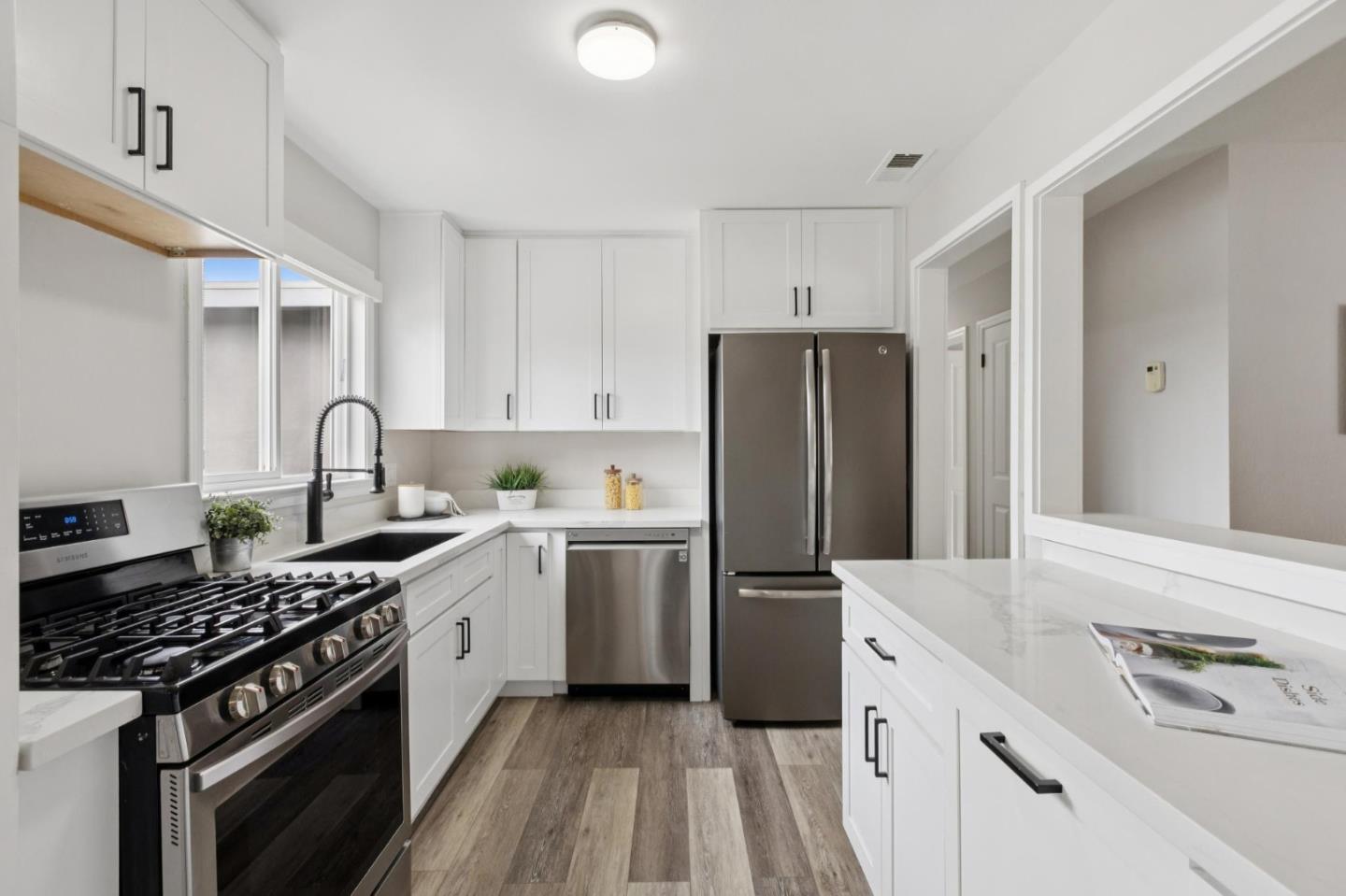 Detail Gallery Image 14 of 41 For 812 Burns Ct, Pacifica,  CA 94044 - 3 Beds | 2 Baths